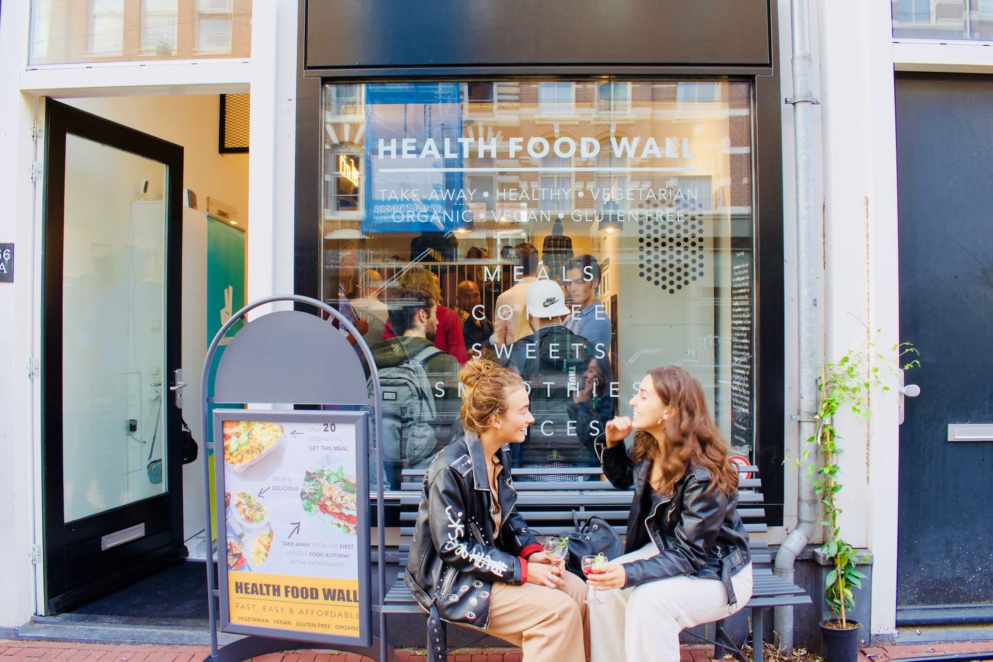 Health Food Wall: ‘s werelds eerste gezonde trekmuur draait op Lightspeed!