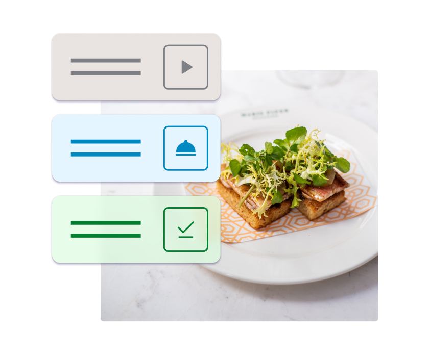 een bord lasagne afgebeeld op een digitaal horeca keukenscherm